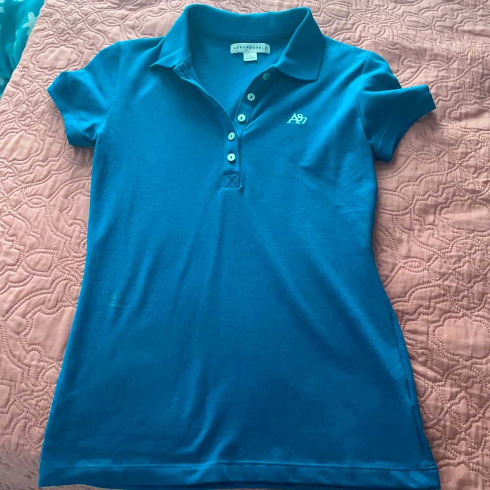 Blue/Teal collar shirt: no rips, very very new, great fit!